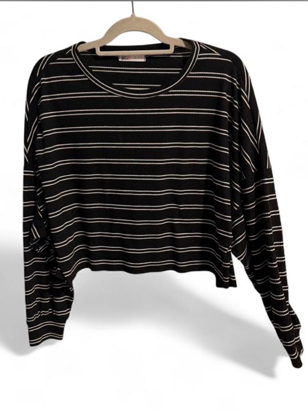 ROMWE Black and White Striped Cropped Long-Sleeve Top
